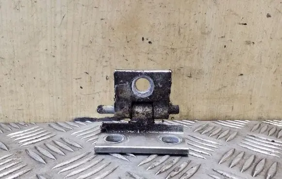Volvo XC90 Front door lower hinge 