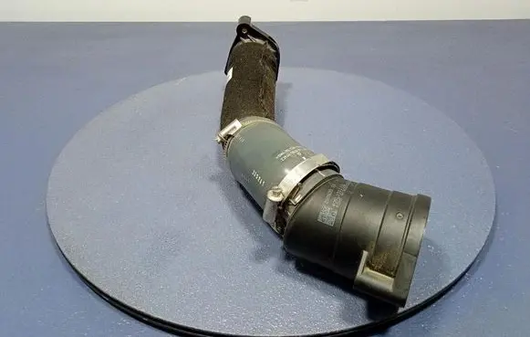Skoda Octavia 985 Air intake hose/pipe 05L145828D