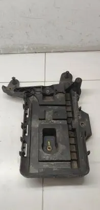 Skoda Octavia Mk2 (1Z) Battery tray 1K0915333