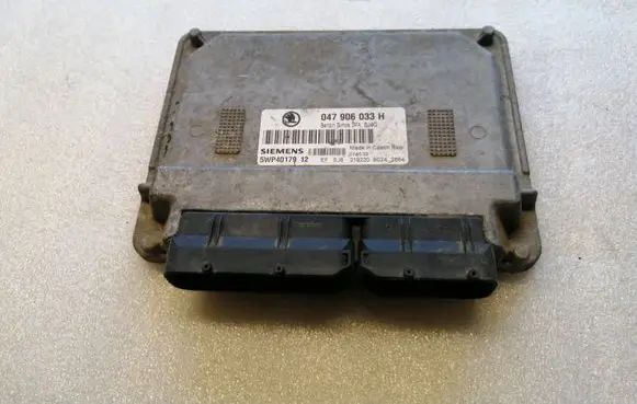 Skoda Fabia Mk1 (6Y) Engine control unit/module 047906033H 5WP4017912