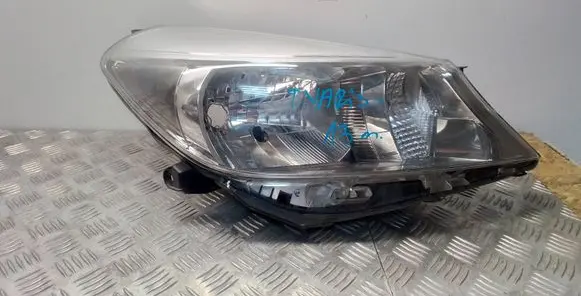 Toyota Yaris Headlight/headlamp