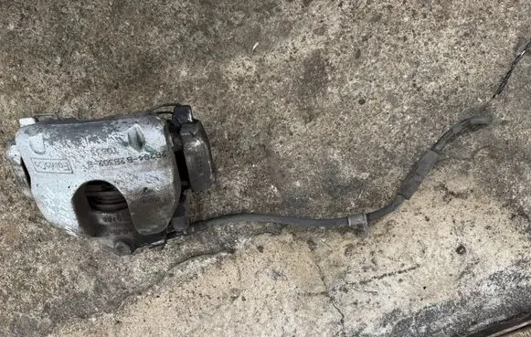 Ford Escape III Front brake caliper 2B294