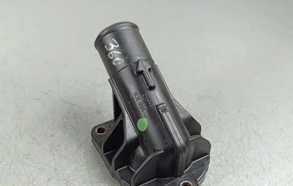 Ford F150 Thermostat/thermostat housing HL3E8594AA