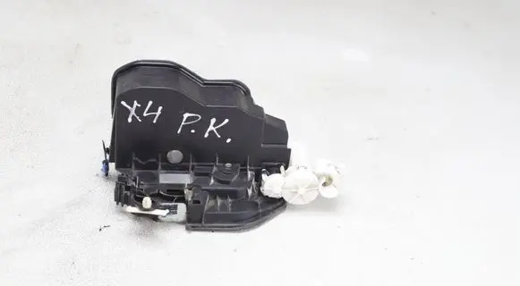 BMW X4 F26 Front door lock 7318409