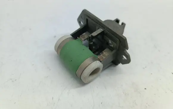 Coolant fan relay