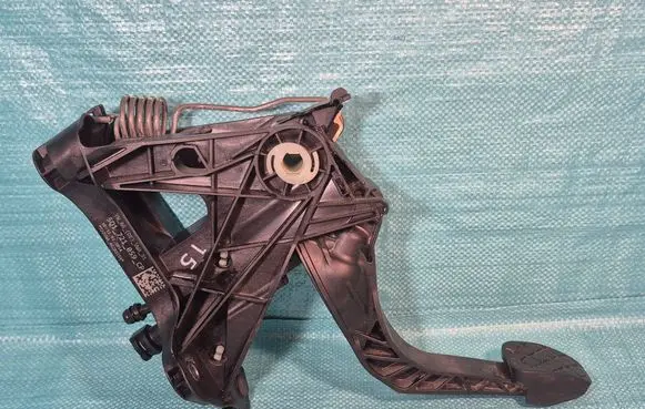 Volkswagen Golf VII Clutch pedal 5Q1721059CP E1102201 442B3T54