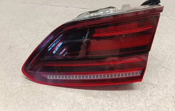 Tailgate rear/tail lights
