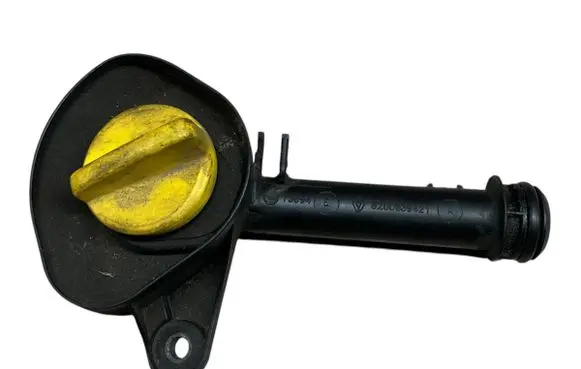 Renault Clio IV Oil fill pipe 8200639421