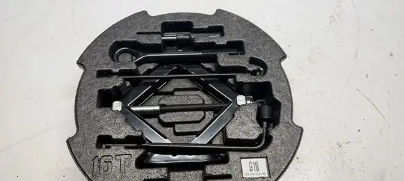 KIA Ceed Tool set 09100G4100