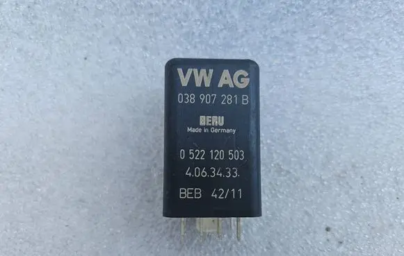 Audi A4 S4 B8 8K Glow plug pre-heat relay 038907281B