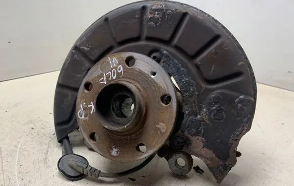 Volkswagen Golf VI Front wheel hub