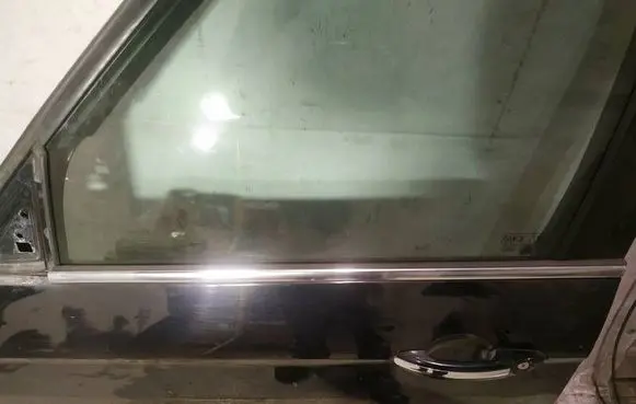 Ford S-MAX Front door glass trim molding 