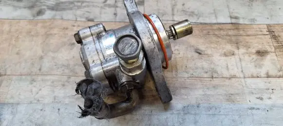 Nissan Almera Tino Power steering pump 13071030 4U105