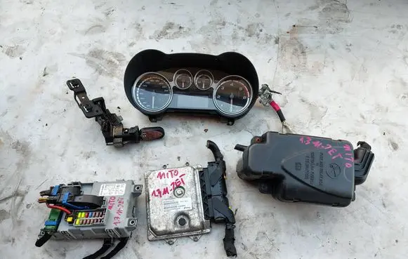 Alfa Romeo Mito Engine control unit/module 51904064