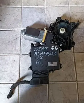 Seat Alhambra (Mk1) Front door window regulator motor 7M3959801 14A389AA