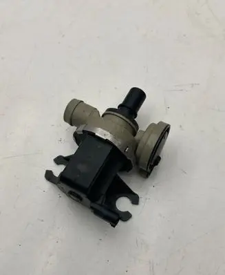 BMW i3 Fuel tank valve 7303949