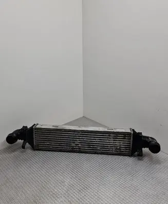 Mercedes-Benz E W212 Intercooler radiator A2045000200 6770176 13T077031