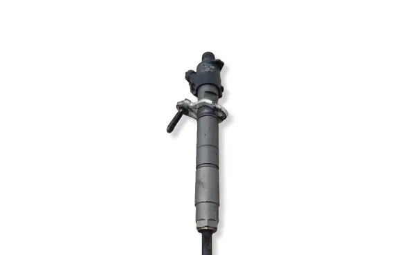 Volvo XC70 Fuel injector 31272690