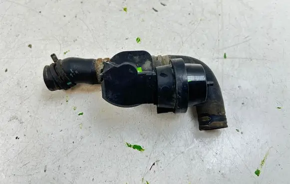Engine coolant pipe/hose