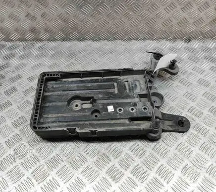 Skoda Octavia Mk3 (5E) Battery box tray 5Q0915331H 5Q0915321G