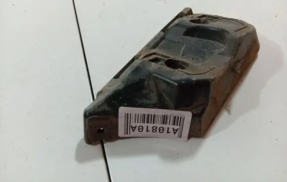 Front bumper mounting bracket