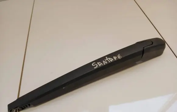 Hyundai Santa Fe Rear wiper blade arm