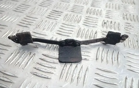 Volvo XC90 Front brake pad spring 