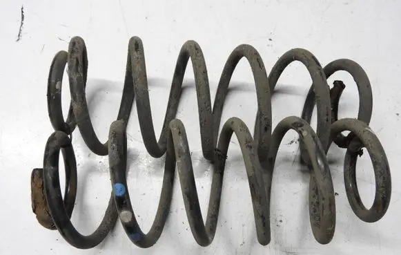 Toyota Auris 150 Rear coil spring 