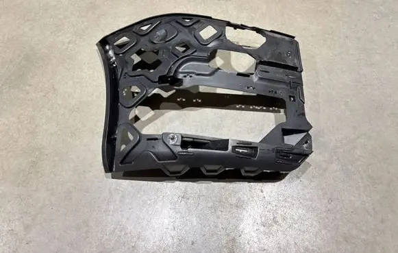 Front bumper mounting bracket