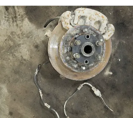 Mitsubishi L200 Front wheel hub
