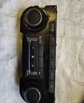 Skoda Octavia Mk2 (1Z) Climate control unit 3T0907044AR SW0401 5HB00974944