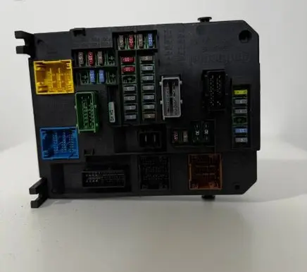 Citroen C4 II Fuse module 9665547480 S180121003 BSIQ0300