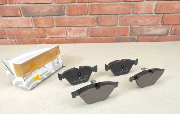 BMW 5 F10 F11 Brake pads (front) 8847063