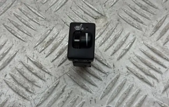 Toyota Avensis T270 Seat heating switch 8475105050 453485