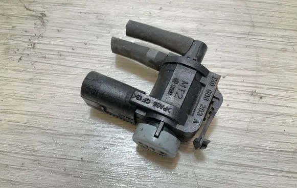 Audi A4 S4 B8 8K Turbo solenoid valve 1K0906283A