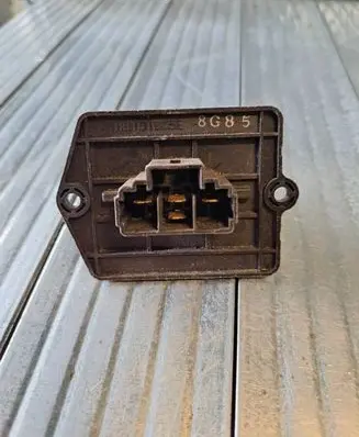 Mazda 323 Heater blower motor/fan resistor 8G85
