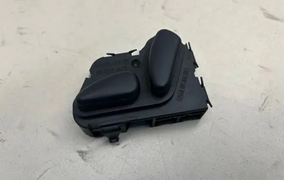 Mercedes-Benz E W210 Seat control switch 2108213851 03463815