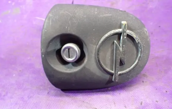 Opel Corsa B Tailgate/boot open switch button 90481259