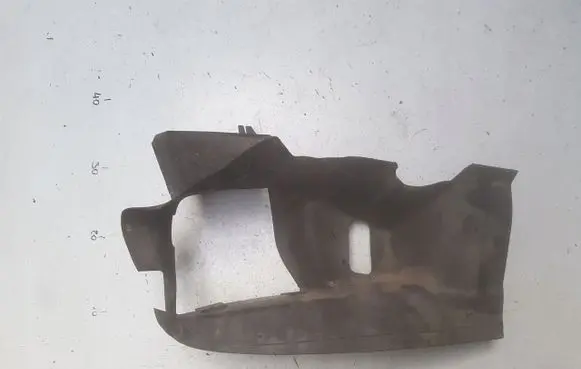 Skoda Superb B5 (3U) Intercooler air guide/duct channel 3U0121468B
