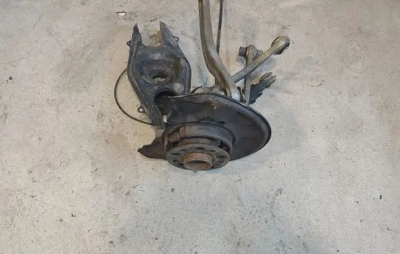 Mercedes-Benz C AMG W204 Rear wheel hub spindle/knuckle A2043501441 A2043503506 A2309810127