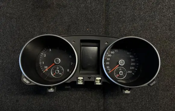 Volkswagen Golf VI Speedometer (instrument cluster) 5K0920873 VDD0240707 1248710760