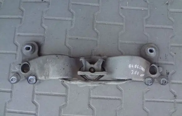 Audi A4 S4 B6 8E 8H Gearbox mounting bracket 8E0399263AB