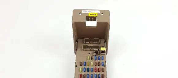 Subaru Legacy Fuse module 82201AG041 M4570