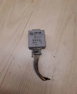 Volkswagen PASSAT B5.5 Tow bar relay E2010R032849