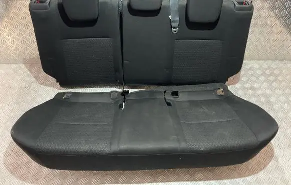 Suzuki Swift III Second row seats PK18498