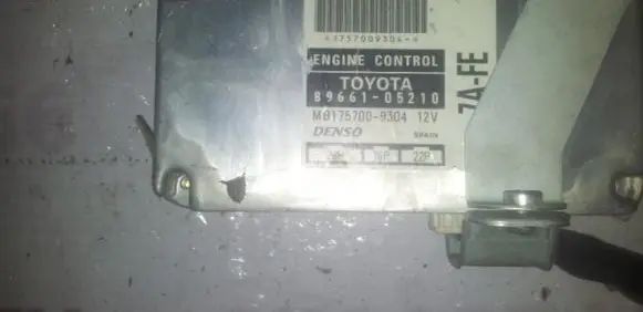 Toyota Avensis T220 Engine control unit/module 8966105210