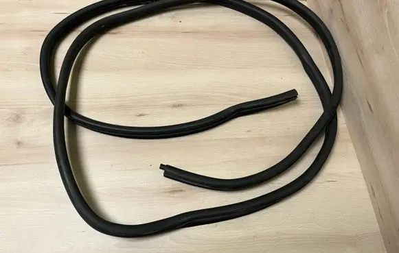 Renault Master III Rubber seal front door window/glass 808320461R 8200677001