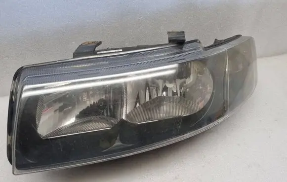 Seat Toledo II (1M) Headlight/headlamp 1M1941001D