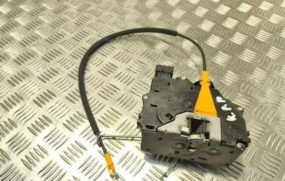Opel Corsa E Front door lock 13431841 C29341100 0325407955