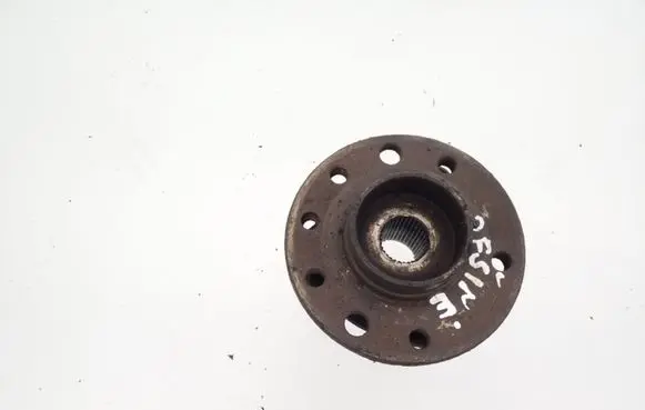 Opel Zafira B Front wheel hub